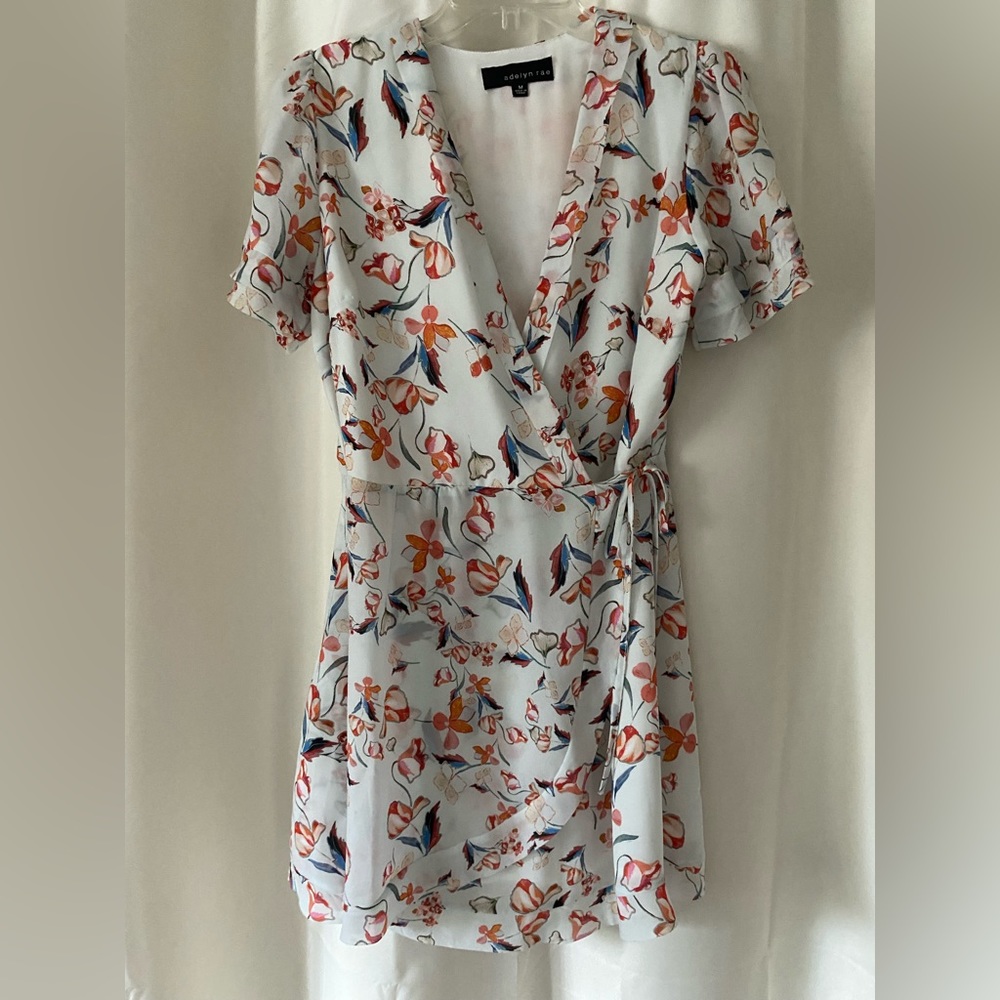 Darling faux wrap dress perfect for summer weddings!
